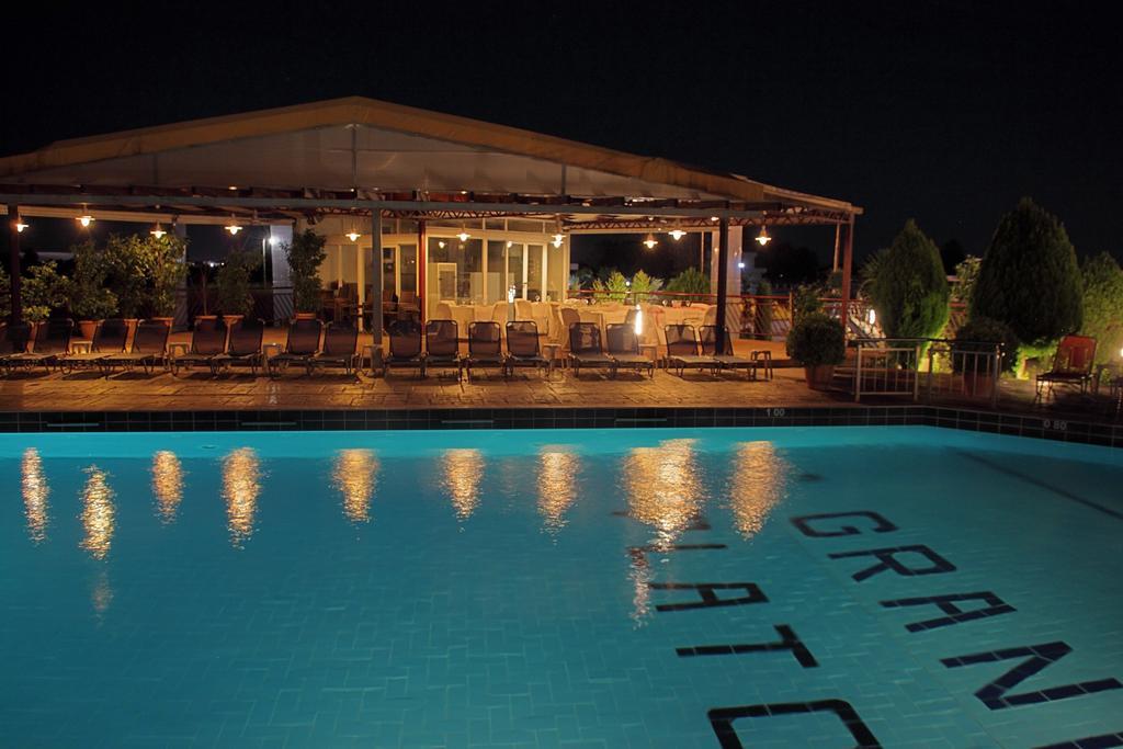 Grand Platon Hotel Olympiakí Aktí Buitenkant foto